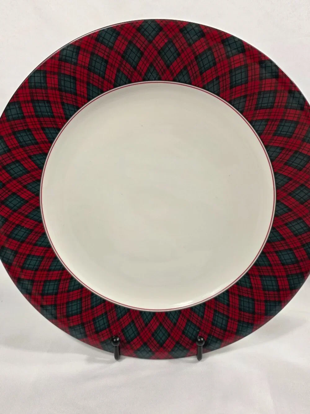 ONE (1) Sasaki Tartan Plaid Dinner Plate White with Red & Green Plaid Border